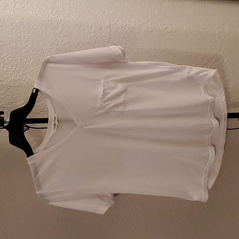 V- neck t-shirt